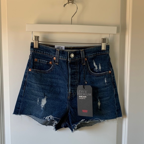 ⭐️ Levi’s Ribcage high rise cut off jean shorts - Picture 3 of 10